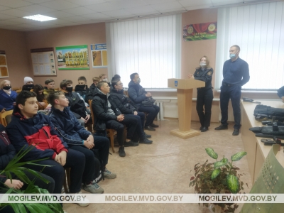 В Славгородском РОВД для школьников провели День открытых дверей