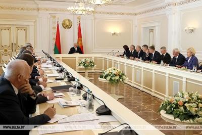 Зарплаты, занятость, цены — Лукашенко ориентирует правительство на решение значимых для общества вопросов