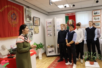 Работники прокуратуры Могилёвской области и Славгородского района сегодня провели встречу с учащимися первой городской школы