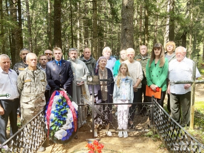 В Быховском районе на могиле летчика, погибшего в 1941 году, установили крест и мемориальную табличку