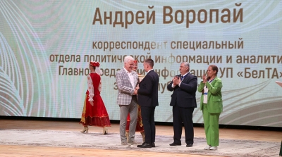 Торжественная церемония награждения победителей XX Национального конкурса «Золотая литера» стартовала в Могилеве. Важное для работников СМИ мероприятие стало частью программы Форума медийного сообщества.
