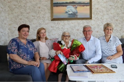 Накануне Дня Независимости труженица тыла Зоя Дмитриева из Белыничского района принимала почетных гостей