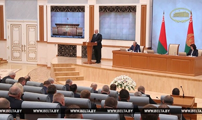Лукашенко требует окончательно решить вопрос с обеспечением жильем многодетных семей