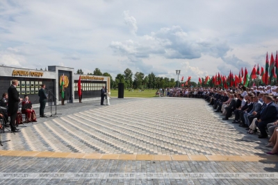 &laquo;Благополучие складывается из трудовых достижений каждого из нас&raquo;. Обновленную областную Доску почета открыли в Могилеве