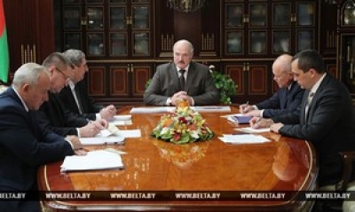 Лукашенко поручил к 7 ноября завершить уборочную и поторопил с подготовкой земли к весенним работам