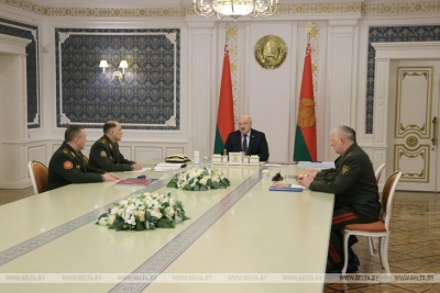 Лукашенко призвал к бдительности на фоне милитаристической обстановки в соседних странах