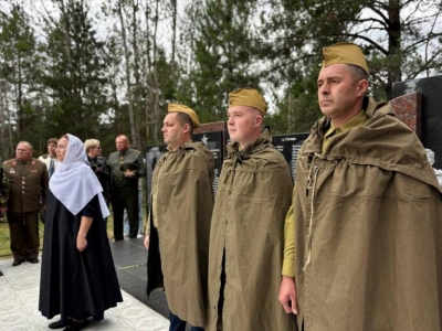 В Славгородском районе после реконструкции открыли новый памятник на воинском захоронении в д. Старинка